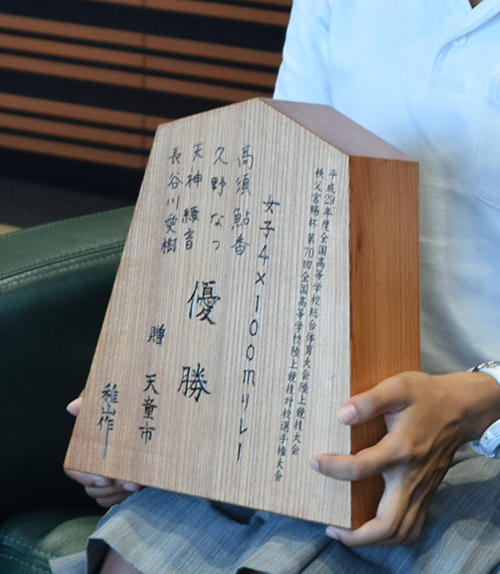 将棋の駒型記念品.jpg